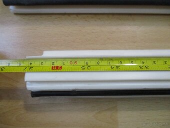dva podkladové profily plastových dverí - 17