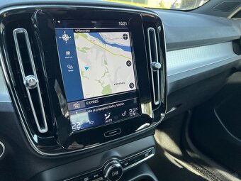 Volvo XC40 D3 Momentum A/T - 17