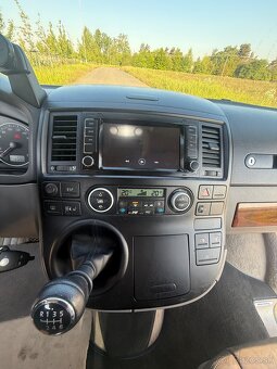 Volkswagen Multivan 2,5 TDi 128 kW plná výbava - 17