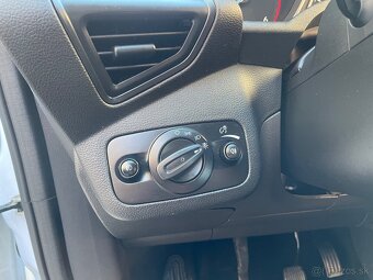 C-Max 1.5TDCi 88kw Bi-xenony,navigácia,elektronické ťažné - 17