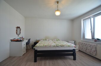 EXKLUZÍVNE-NA PREDAJ 2-generačný rodinný dom  v slepej ulici - 17