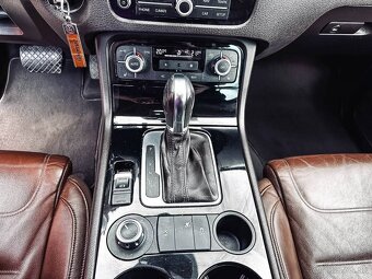 Volkswagen Touareg II 3.0 V6 TDI BlueMotion - 17