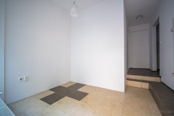 Obchodný priestor, kancelárie, byt 636 m2, v centre mesta BA - 17