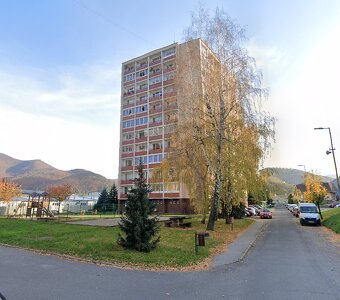 Predám slnečný priestranný 3-izbový byt v Novej Bani (74 m²) - 17