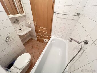 Na predaj polyfunkčný objekt/rodinný dom v Oškerde - 17