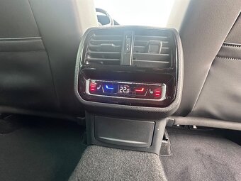 Volkswagen Passat Variant 2.0 TDI R-Line 4Motion DSG - 17