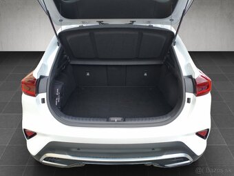 Kia XCeed 1.5 T-GDi M6 GOLD - Deluxe White - 17