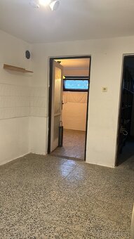4 - izbový dvojpodlažný podpivničený rodinný dom - 17