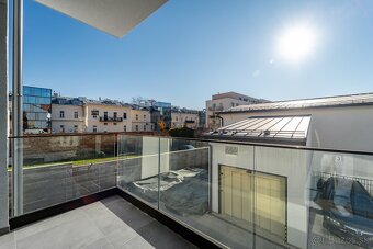 Luxusný 3-izbový Byt s balkónom a garážovým parkovaním - 17