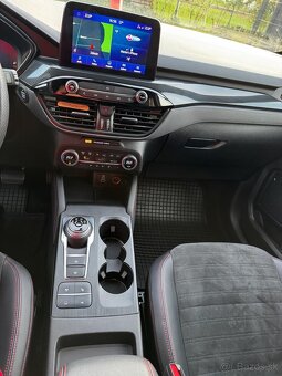 Predám Ford Kuga ST-Line X 2,5 Duratec FHEV AWD r.2022 - 17