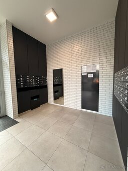 NADŠTANDARDNÝ 2 IZBOVÝ BYT V TOP LOKALITE PRI CENTRÁLI - 17