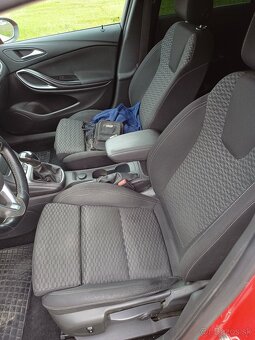 Opel Astra šport Tourer. 2016 1,6 100 kw - 17