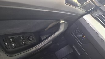 Volkswagen Passat Variant 2.0 TDI 140kW Highline DSG 2019 - 17