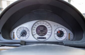 Mercedes-Benz E 320 Benzín 4x4  LPG - 17