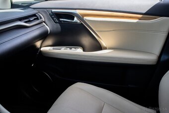 Lexus RX 450h Hybrid, 230kW (2023) - 17