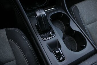 Volvo XC40 T3 163k Momentum Pro A/T - 17
