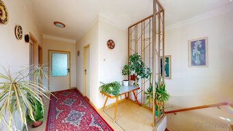 Atraktívny 5 izbový rodinný dom s garážou, veľký pozemok - 17