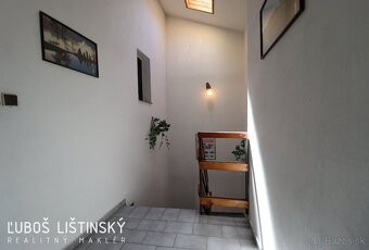 Dvojpodlažná prevádzková budova s veľkou garážou, Hôrka - 17