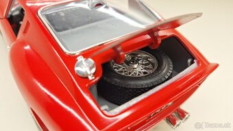 1:18 FERRARI GTO 1962 - 17