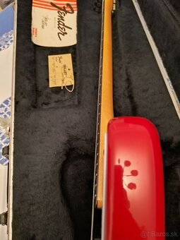 Fender Bullet z roku 1981 – červený „Vyrobené v USA - 17