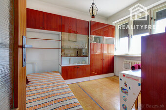 Na predaj: 4 izbový rodinný dom na pozemku 481 m², obec Dobr - 17