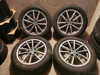 BMW 3 (G20) - originál 17" alu disky s letnými pneu DOT 22 - 17
