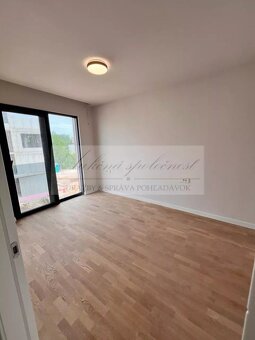 Predaj luxusného apartmánu (S9) priamo na pláži s parkovacím - 17