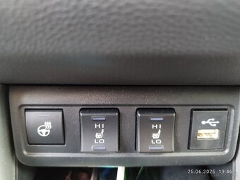 Toyota Corolla Cross - 17