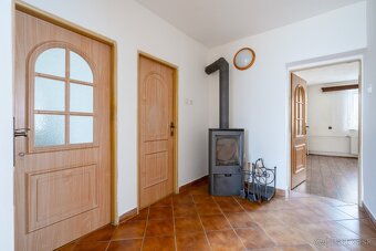 Rodinný dom s potenciálom - Košeca - 17