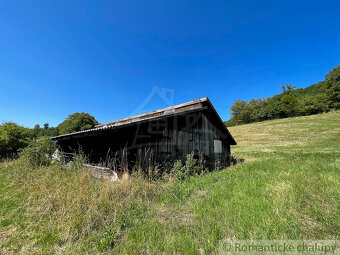 Usadlosť s vidieckym domom na polosamote v okolí Štiavnick - 17