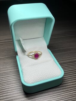 💍 Luxusný prsteň s prírodným rubínom a diamantmi - 17