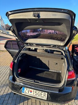Predám Volkswagen Golf VII 1.2 TSI (77 kW), r.v. 2014 - 17