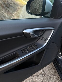 Volvo V60 2.0 D3 5válec 100kw/136PS manuál-6,Summum,Xenon - 17