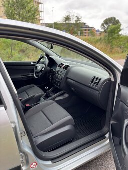 Parádny Vw Golf generácia 5 1.4 benzín 55kw - 17