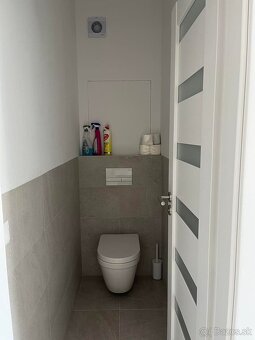 Na prenájom veľký svetlý 2i byt Trnava-Zavar + parking - 17