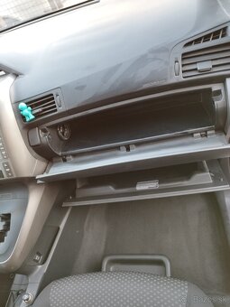 Toyota Verso, Strieborná metalíza pastelová - 17