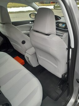 Peugeot 308 benzín - 17