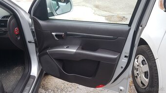 Predám Hyundai Santa Fe 2.2crdi 4x4 automat - 17