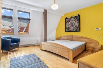 VÝHĽAD NA PREZ. PALÁC - veľký 130 m2 + balkón - Staré Mesto - 17