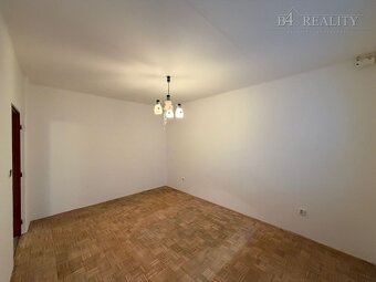 3 izbový tehlový byt, 72 m2 + presklená lodžia a balkón, vla - 17