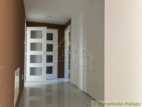 Zrekonštruovaný 3 izbový rodinný dom s rozľahlým poze - 17