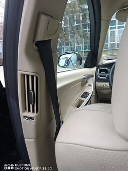 Volvo V60 2,4 D5 AWD - 17