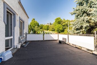 Na predaj priestranný rodinný dom s 3 podlažiami, krásnou zá - 17