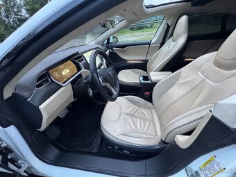 Tesla Model S P85 - Nabíjení ZDARMA - 17