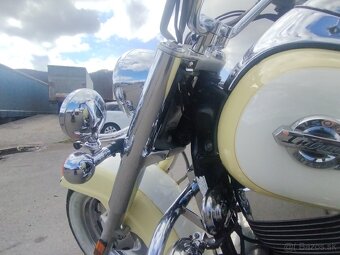 Suzuki VL 1500 Intruder - 17