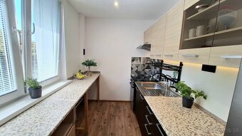 Moderný,  vkusne zariadený 3-izbový byt na prenájom – ul. Št - 17