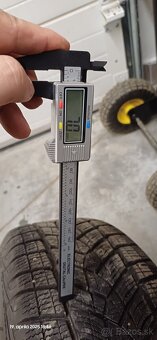 Orginal sada VW disky 6.5Jx17 ET38 zimne pneu Good Year - 17