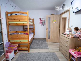 REZERVOVANÉ- 3-izbový, nadštandardne veľký byt s balkónom -  - 17