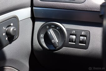 Volkswagen Touran 1.9 TDI Highline 7.miestny - 17