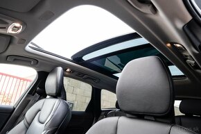 Volvo XC60  Hybrid - 17